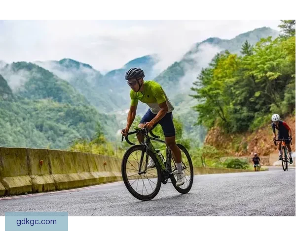 山地车比赛:速度与激情,勇夺冠军! 山地车比赛:速度与激情,勇夺冠军!