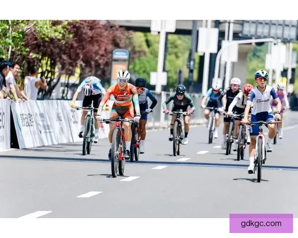 山地车赛事燃情启幕:挑战极限、拼搏奋斗! 山地车赛事燃情启幕:挑战极限、拼搏奋斗!