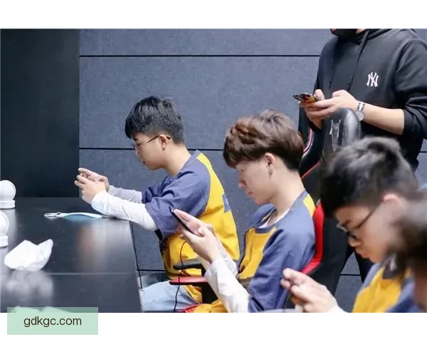 游泳赛程精彩纷呈,谁能笑到最后? 游泳赛程精彩纷呈,谁能笑到最后?