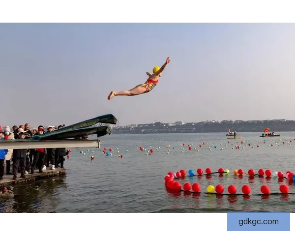 游泳历史：畅游时光，探寻波澜壮阔的漂泊之旅