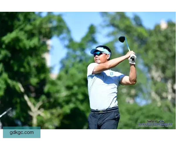 高尔夫大奖赛：挑战巅峰，争夺荣耀