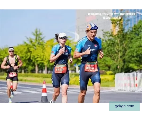 铁人三项竞技娱乐直播全接触
